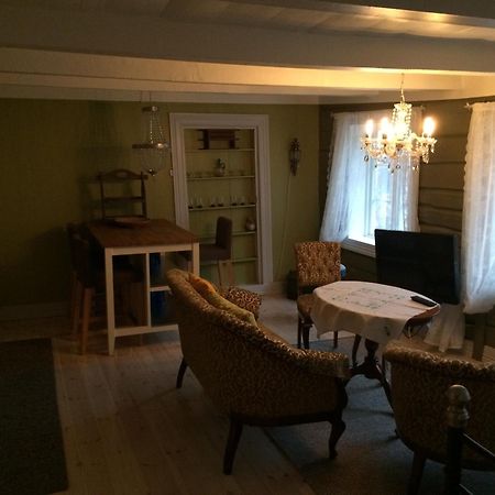 Gjestehuset Ibsen Grimstad  Bagian luar foto