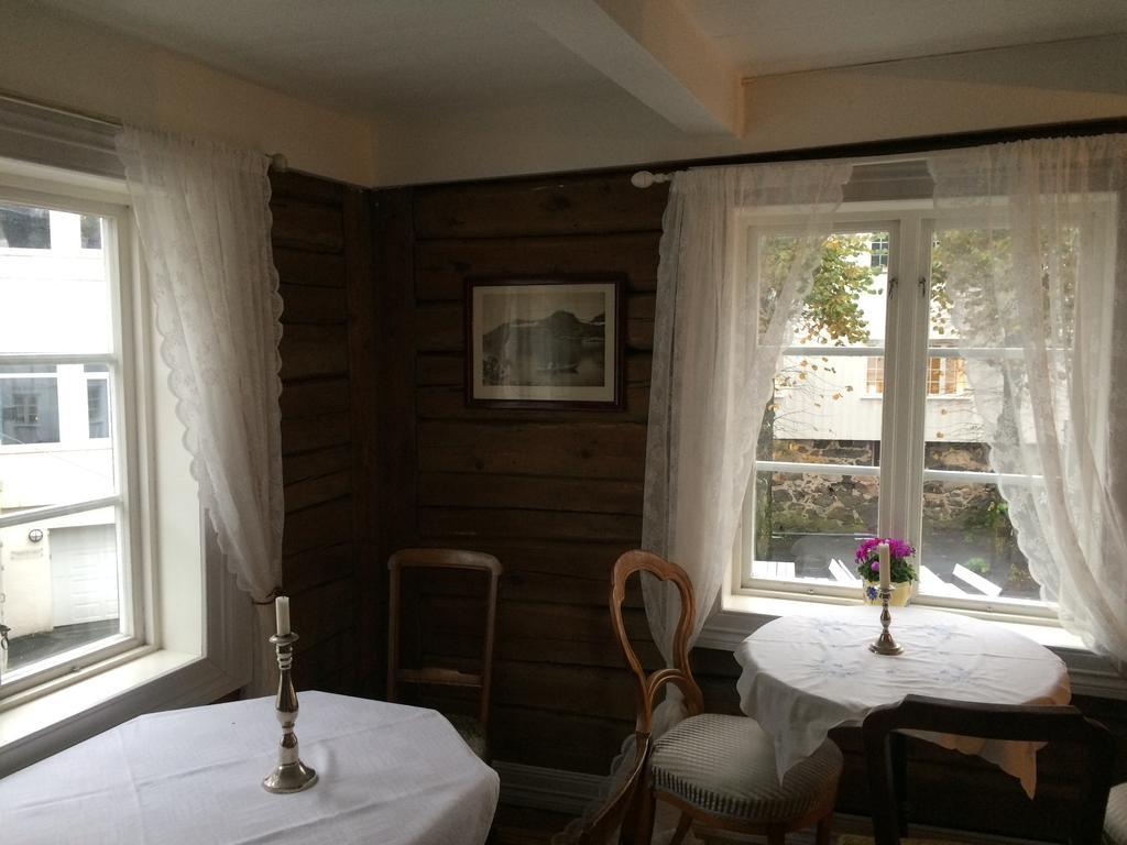 Gjestehuset Ibsen Grimstad  Bagian luar foto